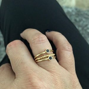 Dainty Black Stone Round rRing